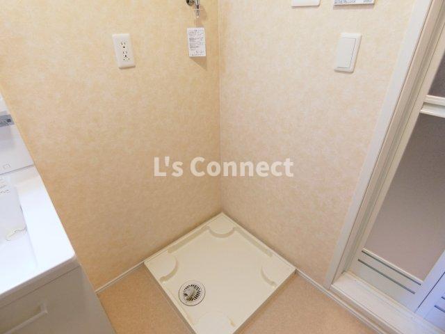 その他設備　室内洗濯機置き場には排水パン付き。