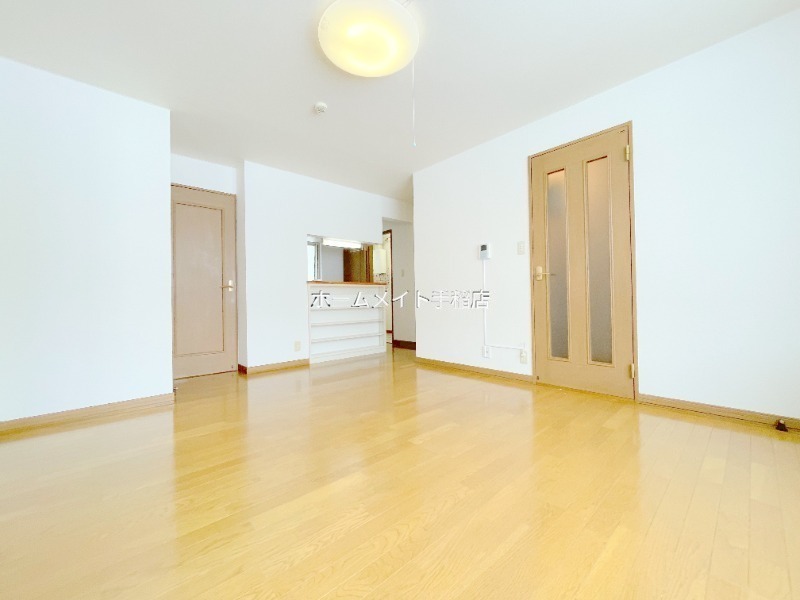 居室・リビング　珍しい収納付きです！