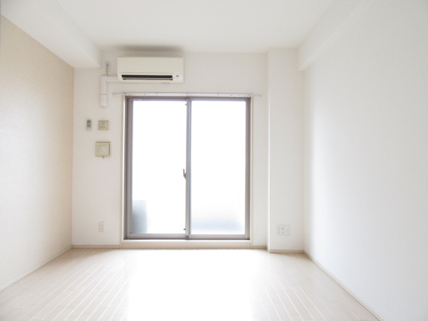 居室・リビング　広めの洋室