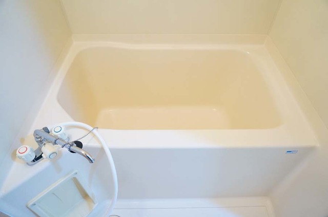 バス・シャワールーム　※補修前の参考画像の為、設備等は現況優先。