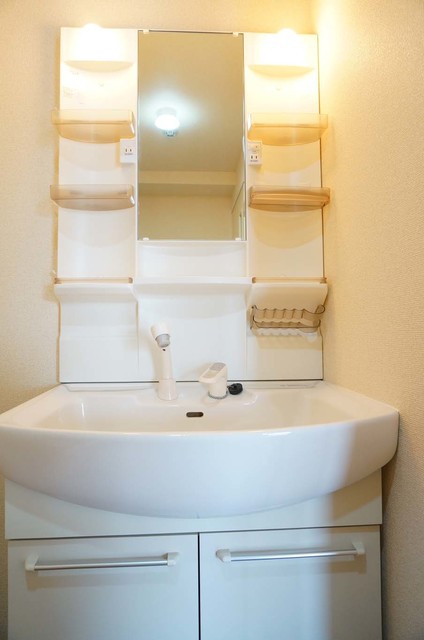 洗面設備　※補修前の参考画像の為、設備等は現況優先。