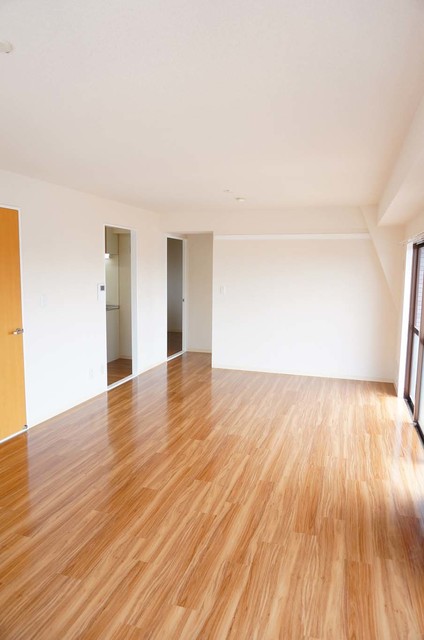 居室・リビング　※補修前の参考画像の為、設備等は現況優先。