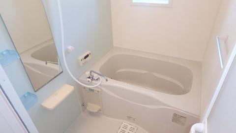 バス・シャワールーム　時間が違っても安心の追い焚き機能付♪