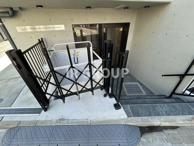 エントランス　車椅子の方用設備