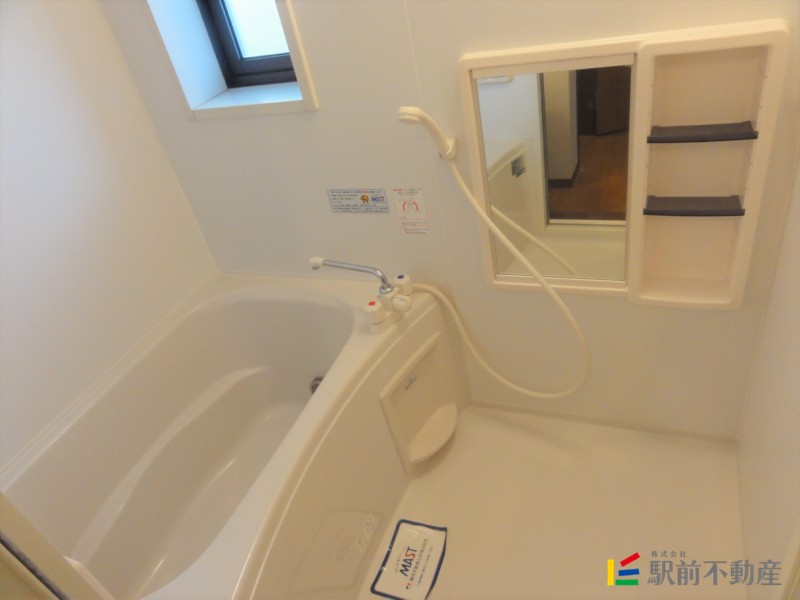 バス・シャワールーム　★窓付き浴室★