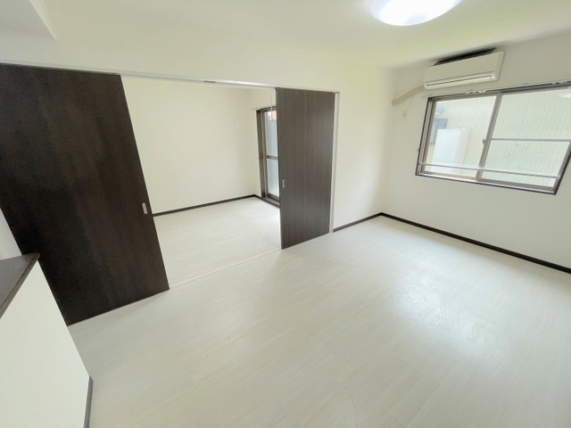 居室・リビング　同間取り別室のものです。