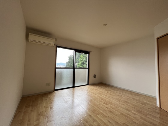 居室・リビング　※別部屋の写真です