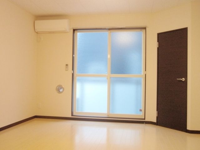 居室・リビング　洋室は広々１０帖ございます