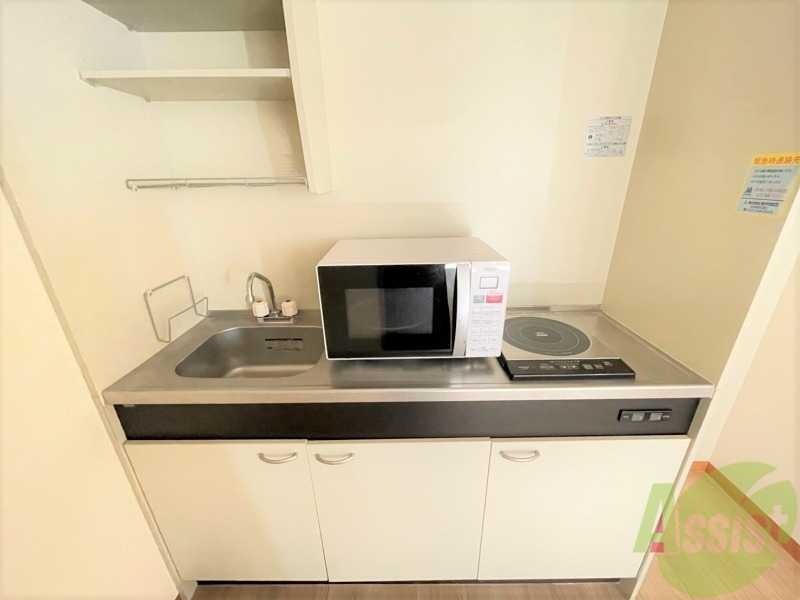 キッチン　キッチンには１口ＩＨコンロと電子レンジもあります。