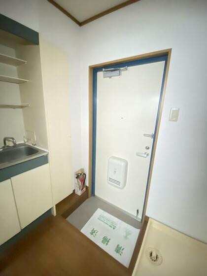 玄関　※別部屋参考写真