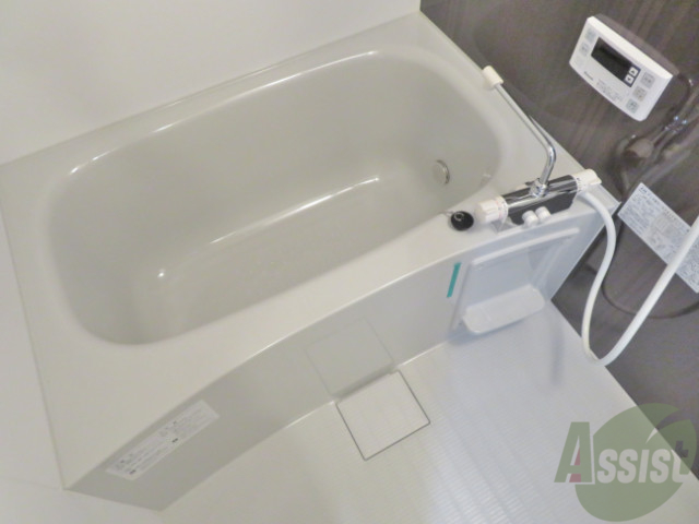 バス・シャワールーム　こちらのお風呂で、一日の疲れを癒して下さい。