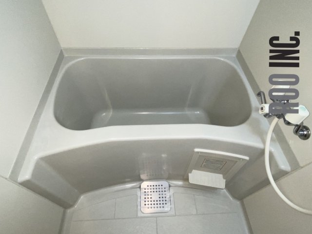 バス・シャワールーム　写真は反転のお部屋です