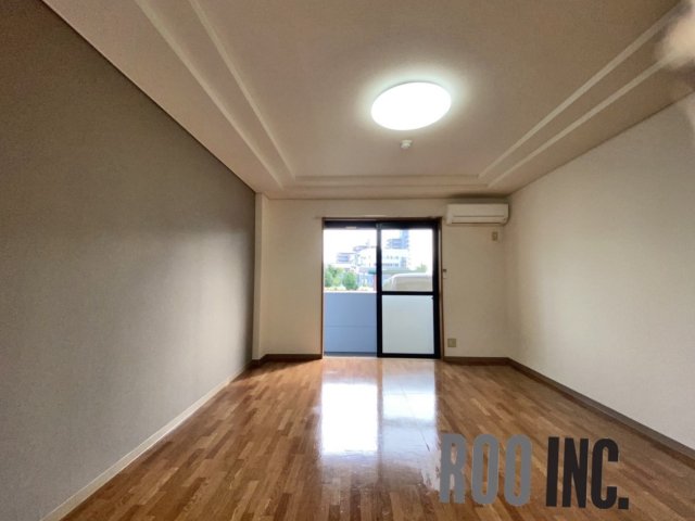 居室・リビング　写真は反転のお部屋です