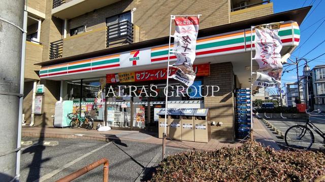 コンビニ　セブンイレブン大宮日進駅西店（コンビニ）まで582m