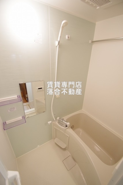 バス・シャワールーム　追い炊き機能、浴室乾燥機付き♪