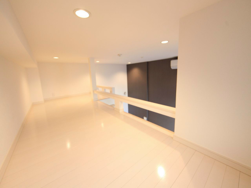 その他部屋・スペース　上階ロフト5.8帖（収納としてもお部屋としても使えます）