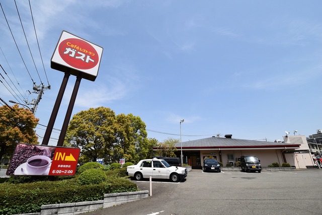 飲食店　ガスト多摩南野店（飲食店）まで850m