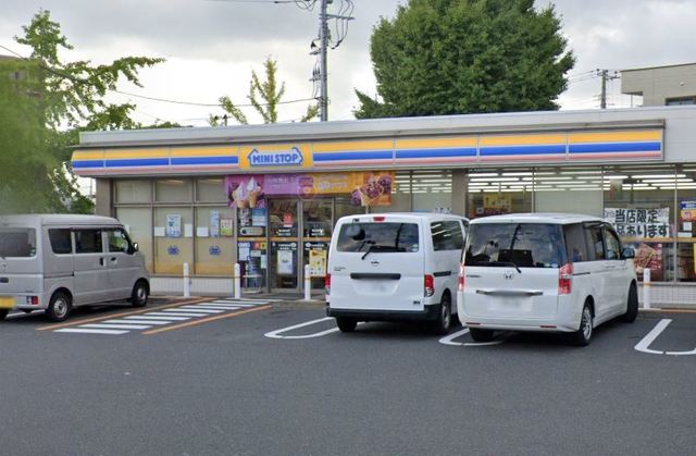 コンビニ　ミニストップ宝町2丁目店（コンビニ）まで723m