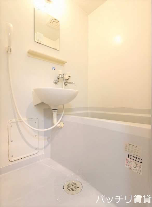 バス・シャワールーム　画像は同型タイプの為、現状を優先致します。