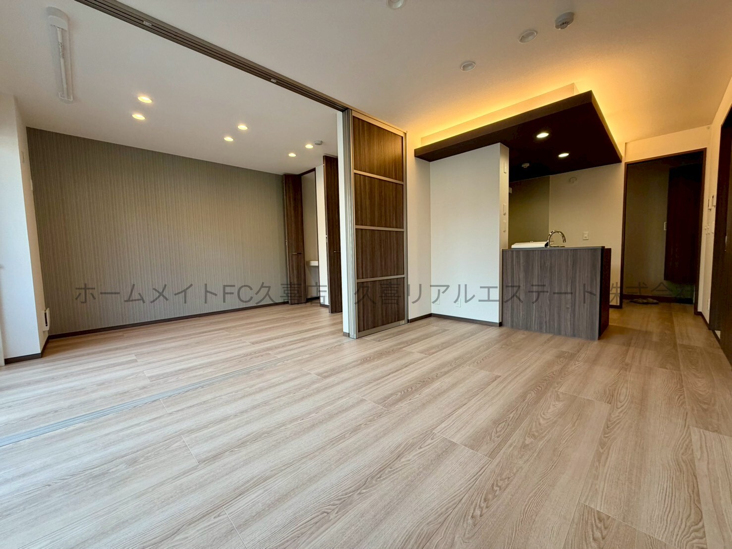 居室・リビング　同施工会社同シリーズ別物件