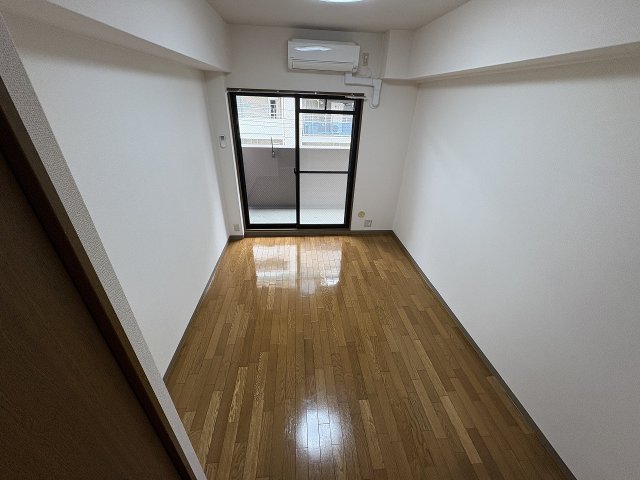 居室・リビング　こちらのリビングで趣味の時間をお楽しみください