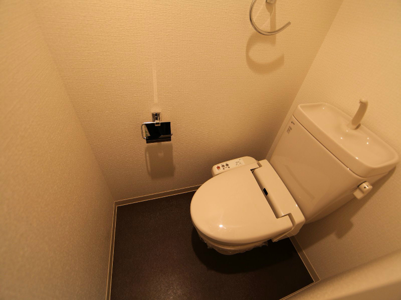 トイレ　温水洗浄便座付トイレ
