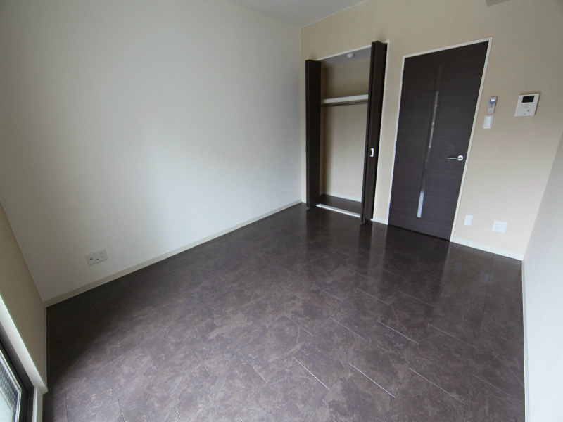 その他　洋室8帖　クローゼット付（収納充実してます）