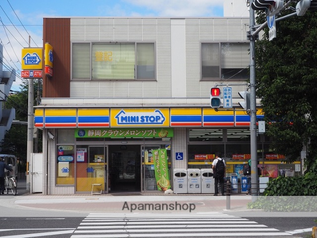 コンビニ　ミニストップ（コンビニ）まで400m