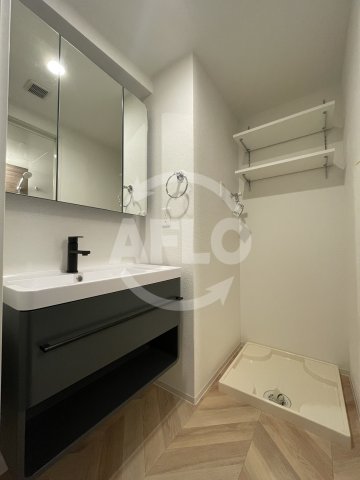 洗面設備　セレニテ難波ミラク参番館　独立洗面台・洗濯パン