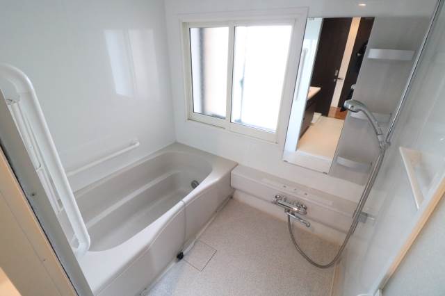 バス・シャワールーム　広々バス♪