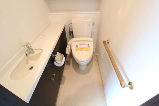 トイレ　シャワートイレ完備♪