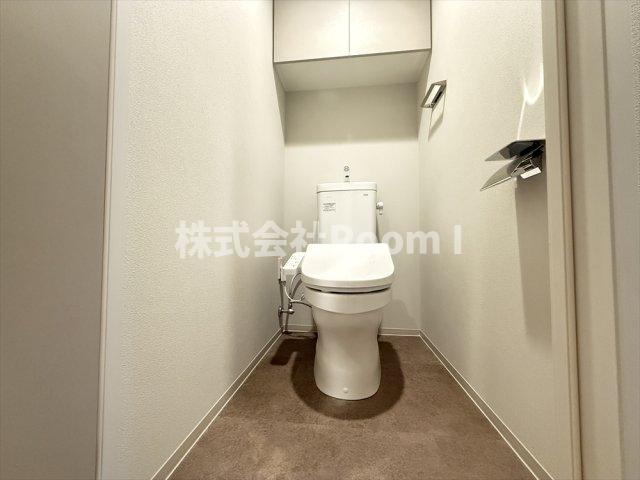 トイレ　落ち着いた色調のトイレです