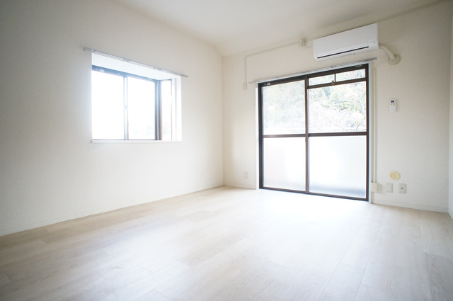 居室・リビング　２面採光なので、明るく風通しのよいお部屋です♪
