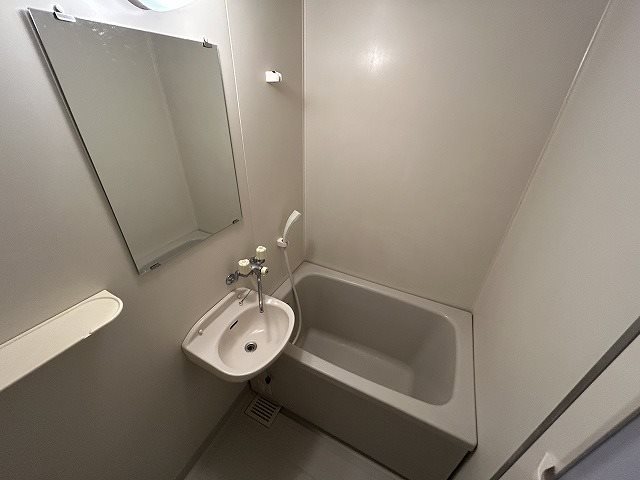 バス・シャワールーム　同マンション別部屋