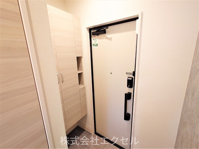 玄関　シューズBOX完備の玄関です。