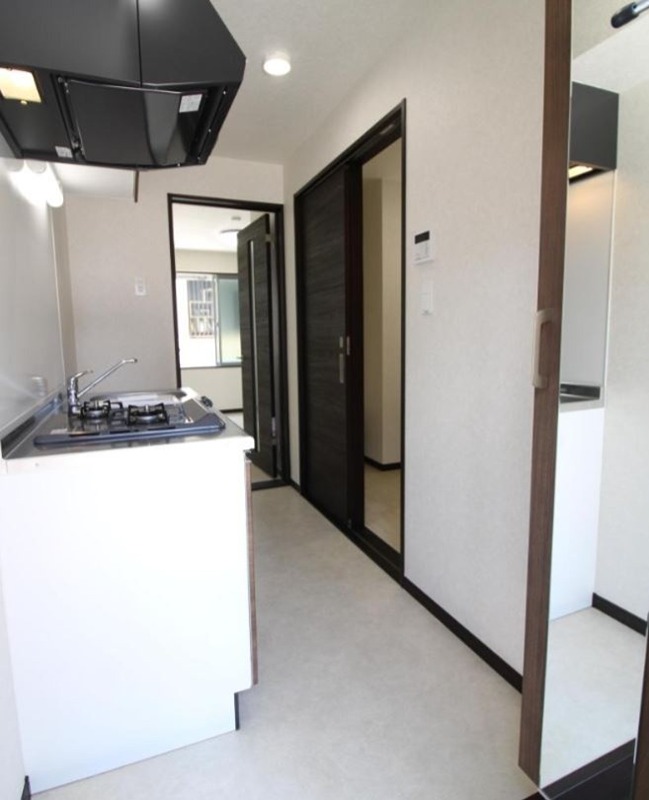 玄関　別タイプのお部屋です