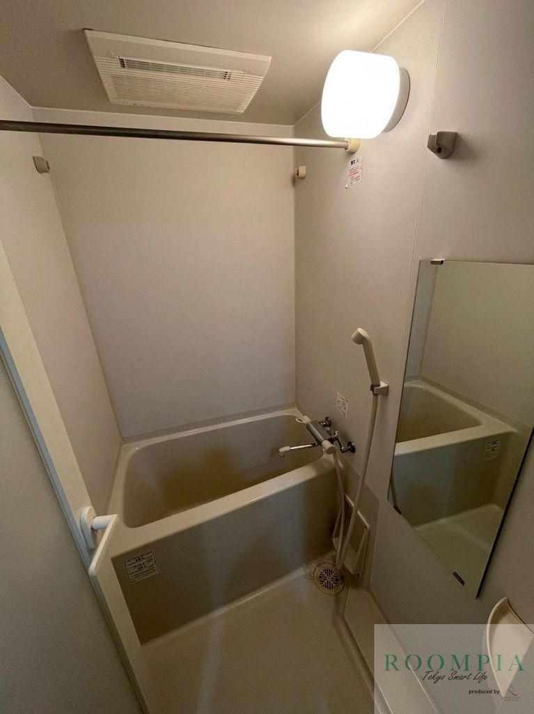 バス・シャワールーム　※同タイプの別のお部屋です。