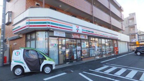 コンビニ　セブンイレブン 日野三沢店（コンビニ）まで359m