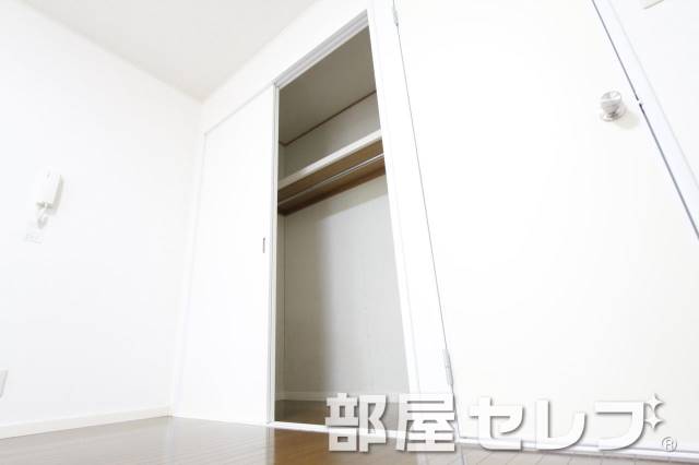 収納　スーツやコートもしっかり収納出来ます。