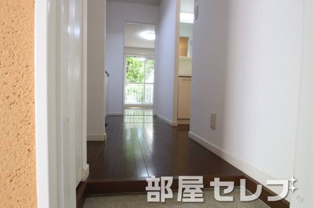 玄関　入ったらすぐに爽やかな玄関。