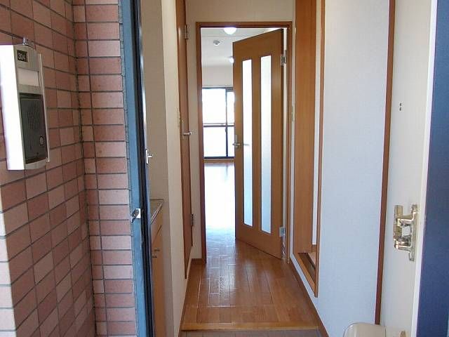 玄関　収納もある玄関です