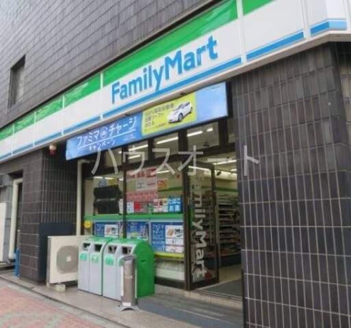 コンビニ　ファミリーマート台東三筋店（コンビニ）まで135m
