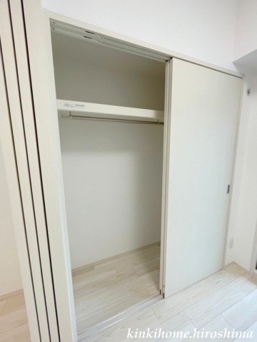 収納　写真は別のお部屋です。