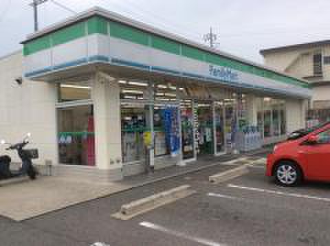 コンビニ　ファミリーマート（コンビニ）まで290m