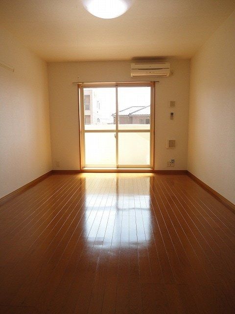 居室・リビング　☆お部屋は広々9.8帖☆