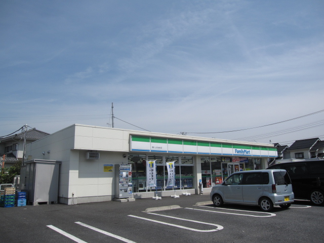 コンビニ　ファミリーマート 桶川上日出谷店（コンビニ）まで185m