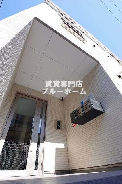 建物外観　オートロック付3階建ての物件！