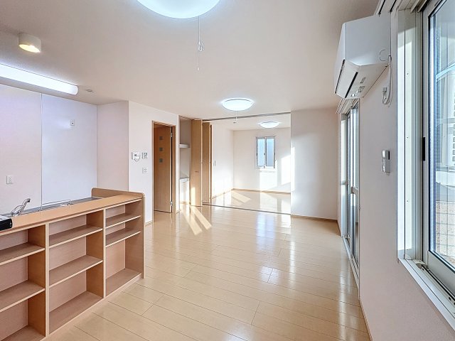 居室・リビング　掲載写真は同型モデルを掲載しており実際のお部屋と仕様等が異な