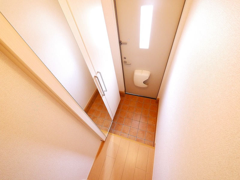 玄関　収納もある玄関です