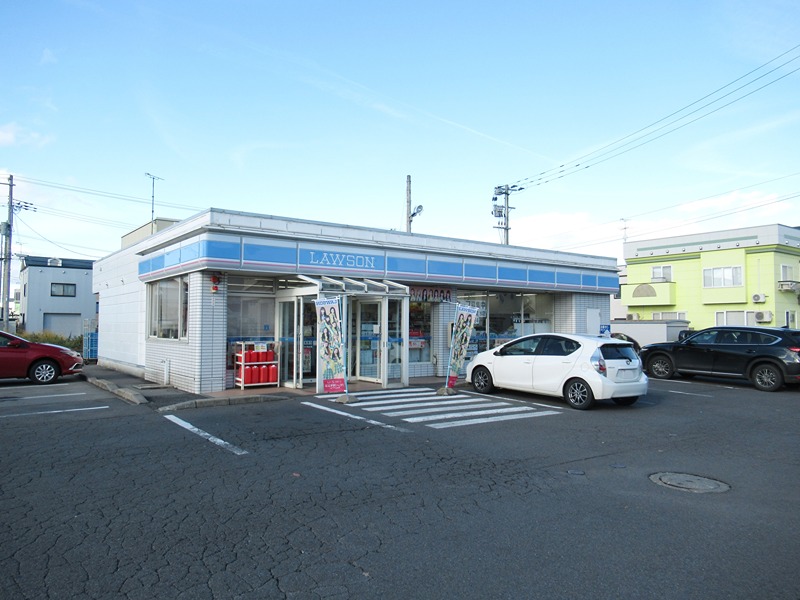コンビニ　ローソン 弘前大清水店（コンビニ）まで588m